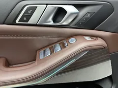 2022 BMW X5 40Li Premium M Sport Package, чёрный — фото 11