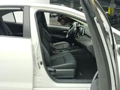2021 Toyota Corolla TNGA 1.5L CVT Elite, белый — фото 8