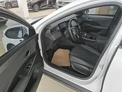 2025 BYD Qin PLUS DM-i PHEV 55km Exceed Smart Driving, белый — фото 16