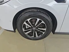 2025 BYD Qin PLUS DM-i PHEV 55km Exceed Smart Driving, белый — фото 23