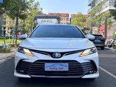 2023 Toyota Camry Hybrid 2.5HG Luxury, белый — фото 2