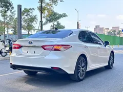 2023 Toyota Camry Hybrid 2.5HG Luxury, белый — фото 4