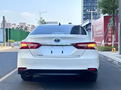2023 Toyota Camry Hybrid 2.5HG Luxury, белый — фото 5