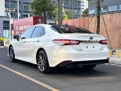 2023 Toyota Camry Hybrid 2.5HG Luxury, белый — фото 6