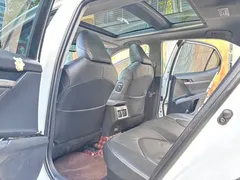 2023 Toyota Camry Hybrid 2.5HG Luxury, белый — фото 9