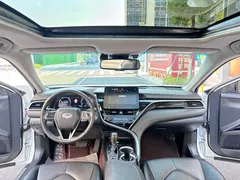 2023 Toyota Camry Hybrid 2.5HG Luxury, белый — фото 11