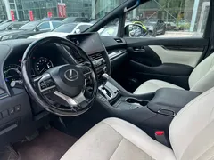 2020 Lexus LM 300h 4, белый — фото 11