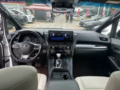 2020 Lexus LM 300h 4, белый — фото 13