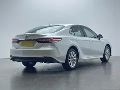 2021 Toyota Camry 2.0G Luxury, белый — фото 3