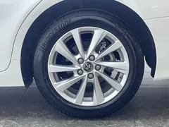 2021 Toyota Camry 2.0G Luxury, белый — фото 8
