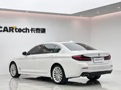 2021 BMW 5 Series 530Li Premium Luxury Package, белый — фото 3