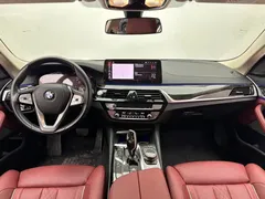 2021 BMW 5 Series 530Li Premium Luxury Package, белый — фото 10