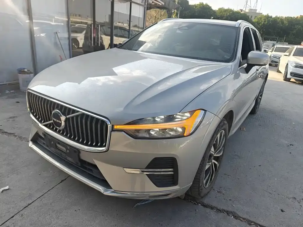2023 Volvo XC60 4WD Luxury