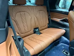 2022 BMW X7 xDrive40i Premium M Sport Package, чёрный — фото 11