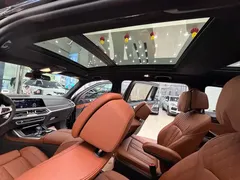 2022 BMW X7 xDrive40i Premium M Sport Package, чёрный — фото 14