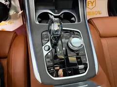 2022 BMW X7 xDrive40i Premium M Sport Package, чёрный — фото 21