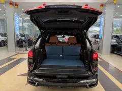2022 BMW X7 xDrive40i Premium M Sport Package, чёрный — фото 23