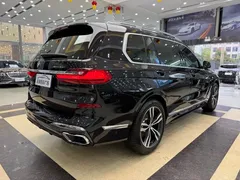 2022 BMW X7 xDrive40i Premium M Sport Package, чёрный — фото 29