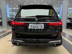 2022 BMW X7 xDrive40i Premium M Sport Package, чёрный — фото 30