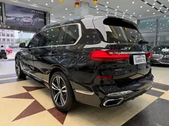 2022 BMW X7 xDrive40i Premium M Sport Package, чёрный — фото 31