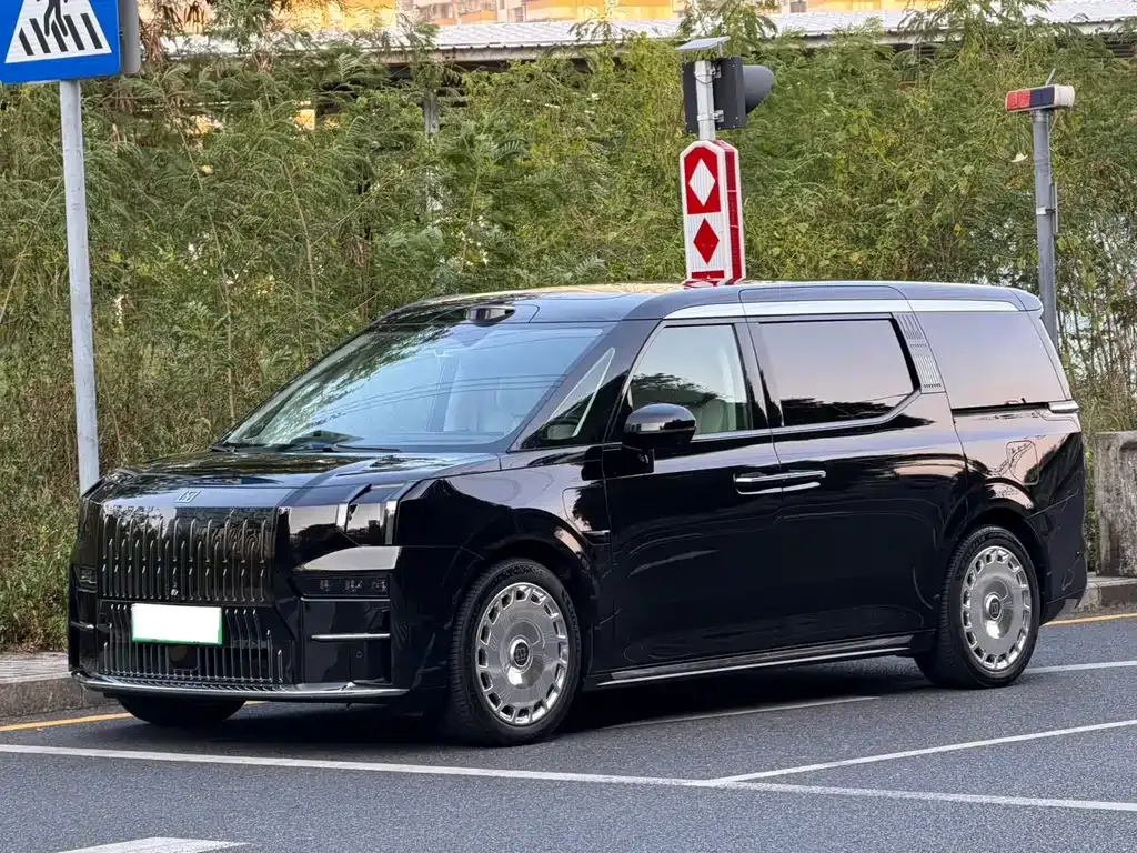 2024 Zeekr 009