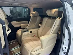 2021 Toyota Alphard Hybrid 2.5L Luxury, белый — фото 2
