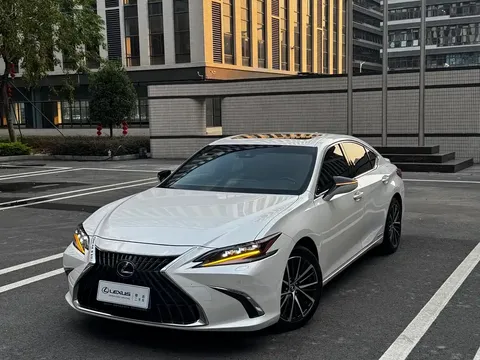2021 Lexus ES 300h Hybrid Premium