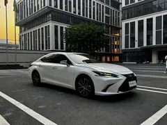 2021 Lexus ES 300h Hybrid Premium, белый — фото 3