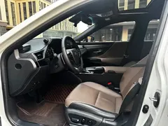 2021 Lexus ES 300h Hybrid Premium, белый — фото 4
