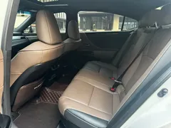 2021 Lexus ES 300h Hybrid Premium, белый — фото 5