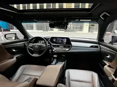 2021 Lexus ES 300h Hybrid Premium, белый — фото 6