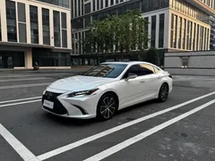 2021 Lexus ES 300h Hybrid Premium, белый — фото 7
