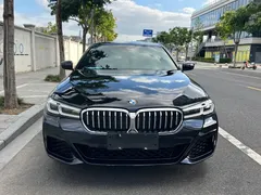 2022 BMW 5 Series 525Li M Sport Package, чёрный — фото 2