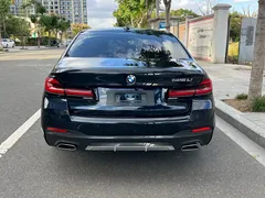2022 BMW 5 Series 525Li M Sport Package, чёрный — фото 12