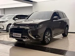 2021 Mitsubishi Outlander 2.4L 4WD 7-seat — фото 1