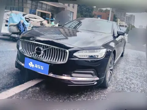 2022 Volvo S90