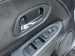 2020 Honda Vezel 1.5L CVT Luxury, белый — фото 15