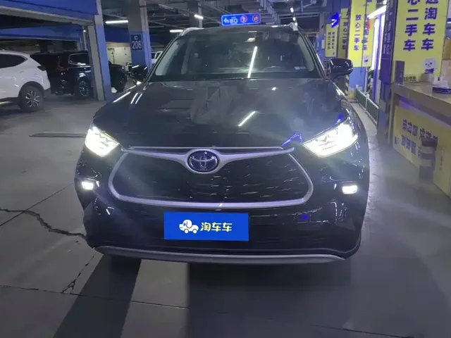 2022 Toyota Highlander Hybrid 2.5L 4WD Premium 7-seat