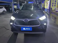 2022 Toyota Highlander Hybrid 2.5L 4WD Premium 7-seat, чёрный — фото 2