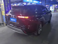 2022 Toyota Highlander Hybrid 2.5L 4WD Premium 7-seat, чёрный — фото 3