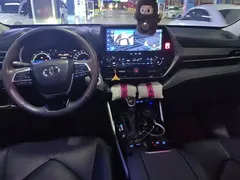 2022 Toyota Highlander Hybrid 2.5L 4WD Premium 7-seat, чёрный — фото 12