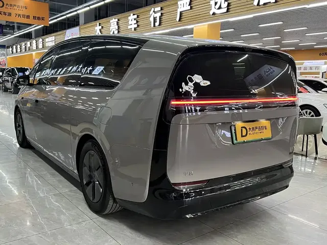 2024 Li Auto MEGA Ultra