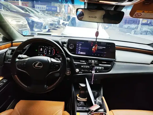 2022 Lexus ES 300h Executive