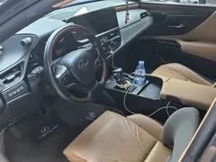 2022 Lexus ES 300h Executive — фото 14