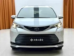 2023 Toyota Sienna 2.5L Hybrid Premium, белый — фото 2