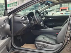 2023 Toyota Camry Hybrid 2.5HGVP Leading, чёрный — фото 7