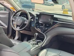 2023 Toyota Camry Hybrid 2.5HGVP Leading, чёрный — фото 14