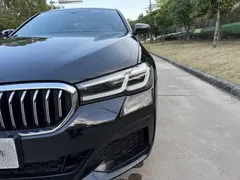 2022 BMW 5 Series 530Li Leading M Sport Package, чёрный — фото 3