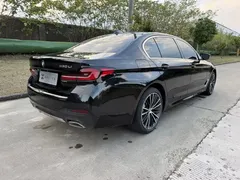 2022 BMW 5 Series 530Li Leading M Sport Package, чёрный — фото 17