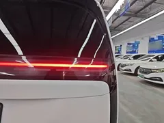 2024 Li Auto MEGA Ultra, белый — фото 8